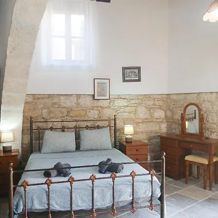 Traditional Cozy Retreat