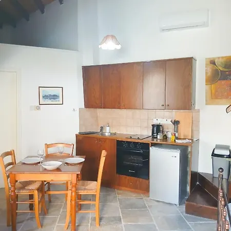 Traditional Cozy Retreat Apartment Skarinou