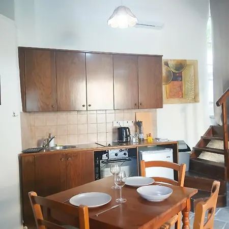 Traditional Cozy Retreat Skarinou